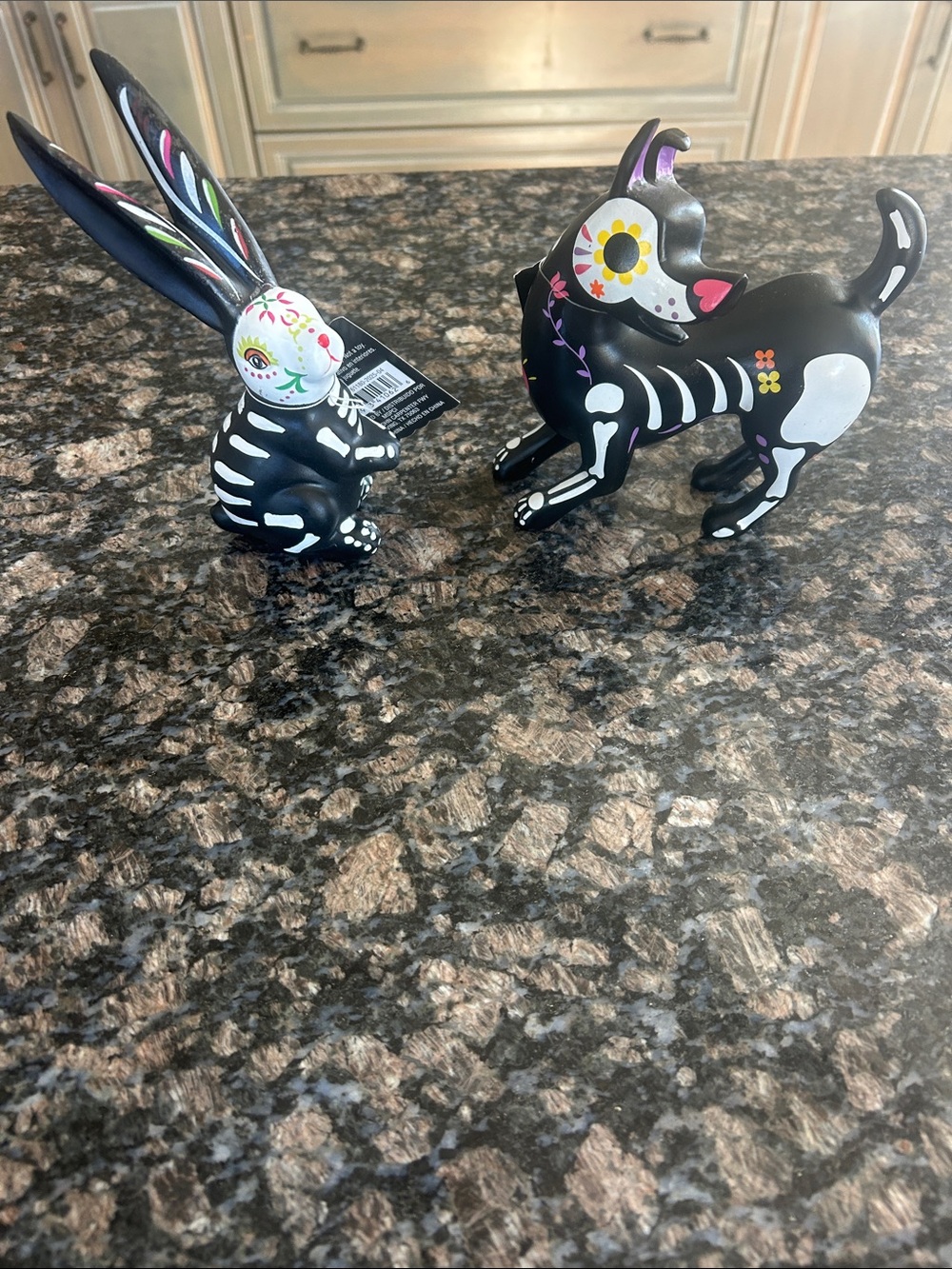 ASHLAND RESIN DIA DE LOS MUERTOS TABLETOP DECOR  LOT OF 2 NWT